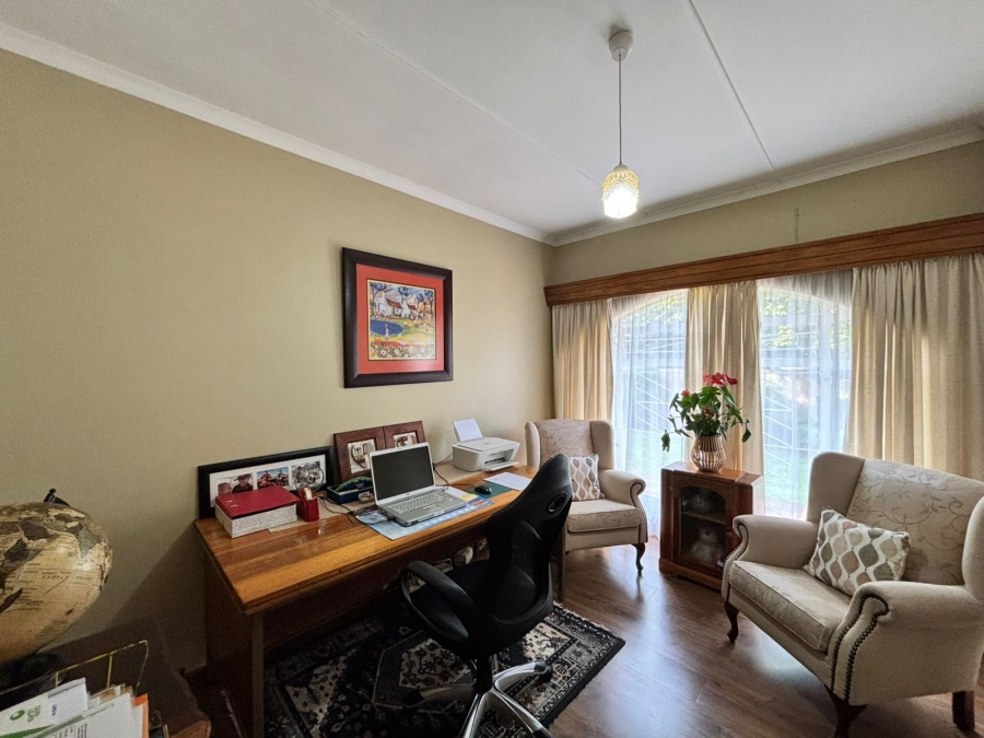 6 Bedroom Property for Sale in Flamwood North West